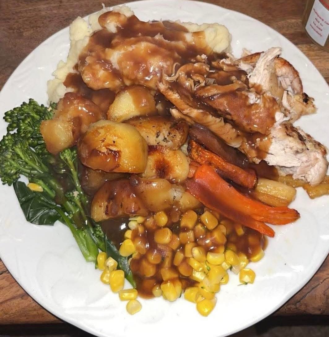 Classic Roast Chicken Dinner with Vegetables & Rich Gravy