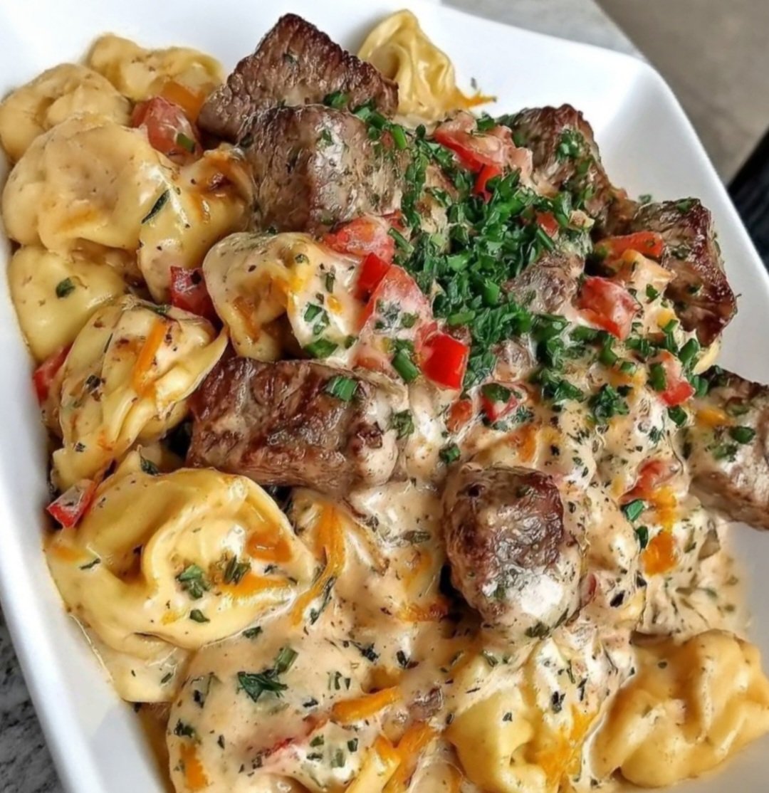 Garlic Roasted Creamy Cheddar Steak Bites with Cheese Tortellini 🥩🧄🧀🍝